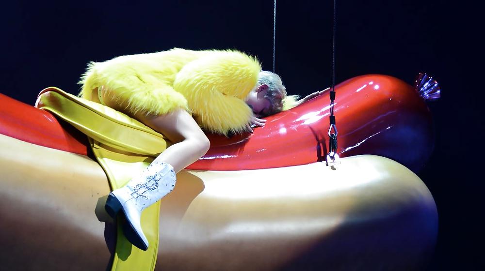 25P Miley Cyrus - hot Slut for a rough Fuck