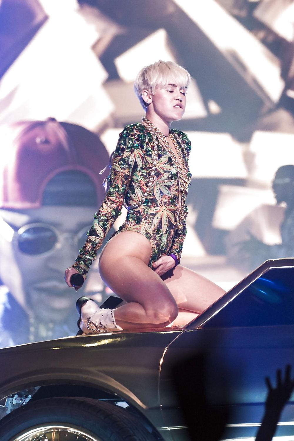 25P Miley Cyrus - hot Slut for a rough Fuck