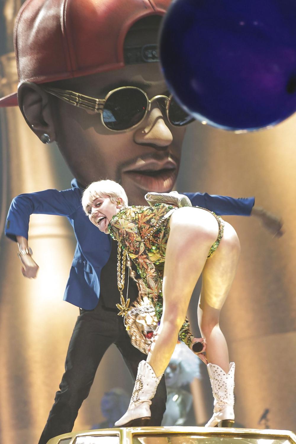 25P Miley Cyrus - hot Slut for a rough Fuck