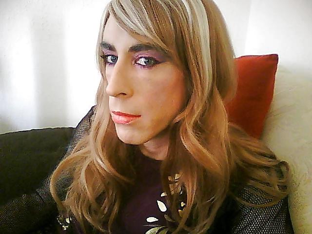 25P Crossdresser close up