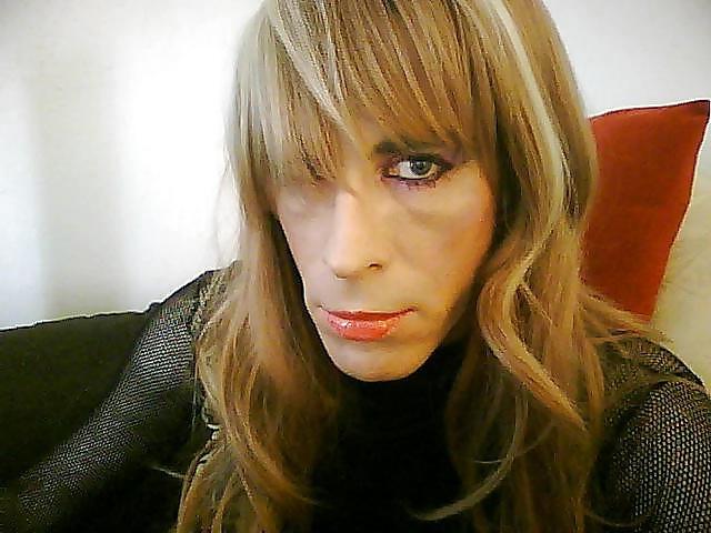 25P Crossdresser close up