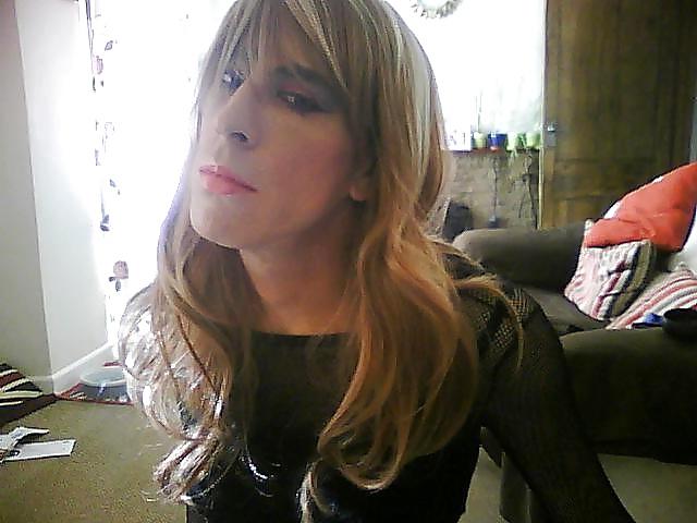 25P Crossdresser close up