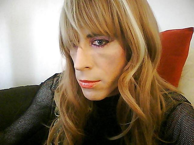 25P Crossdresser close up