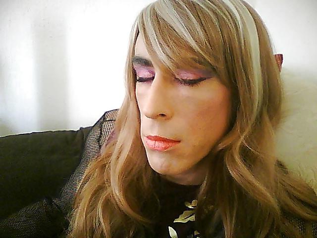 25P Crossdresser close up