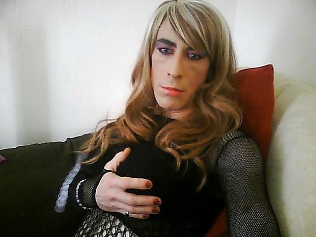 25P Crossdresser close up