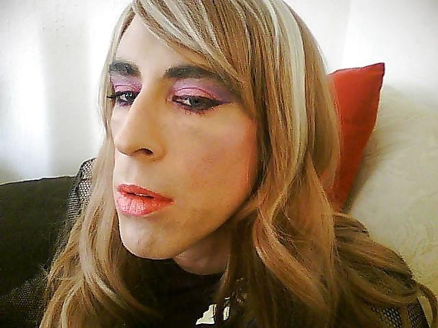 25P Crossdresser close up