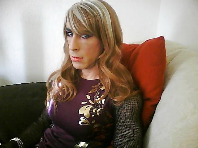 25P Crossdresser close up