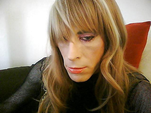25P Crossdresser close up