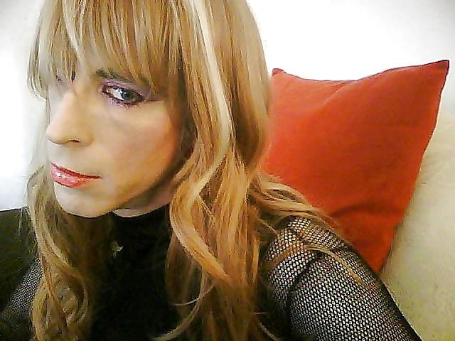 25P Crossdresser close up