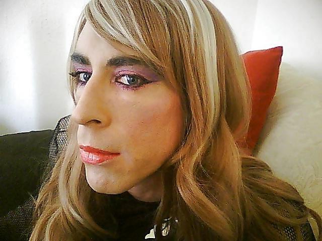 25P Crossdresser close up