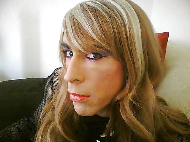 25P Crossdresser close up