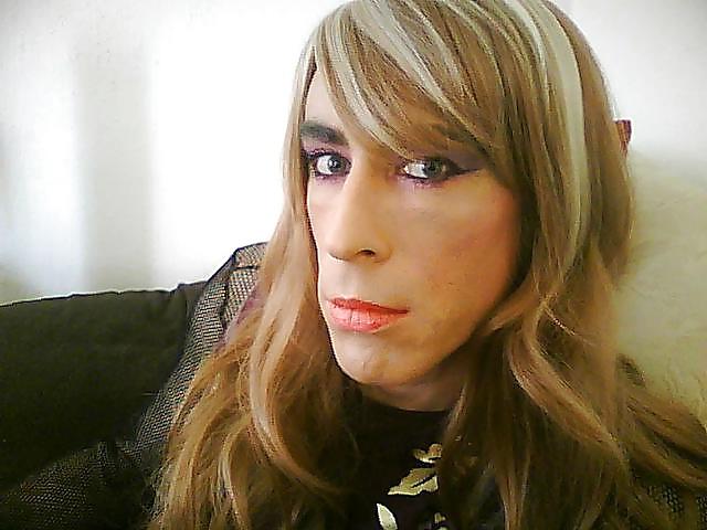 25P Crossdresser close up
