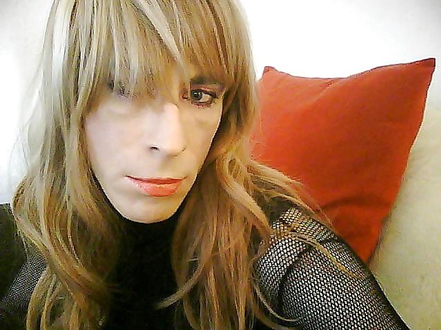 25P Crossdresser close up