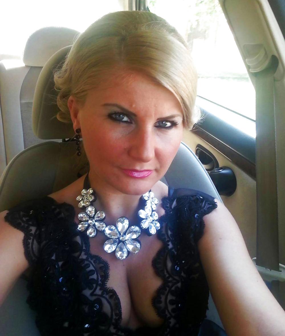 8P Romanian MILF Slut Roxana
