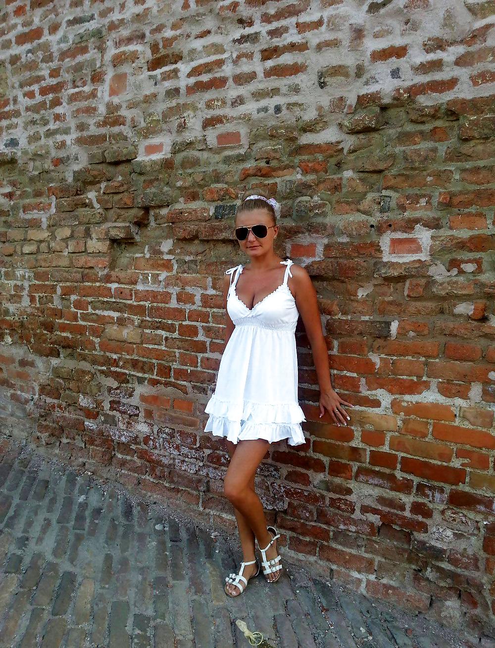 8P Romanian MILF Slut Roxana