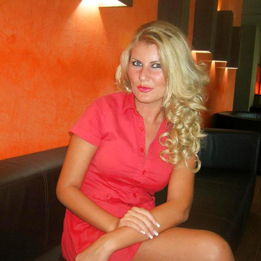 8P Romanian MILF Slut Roxana