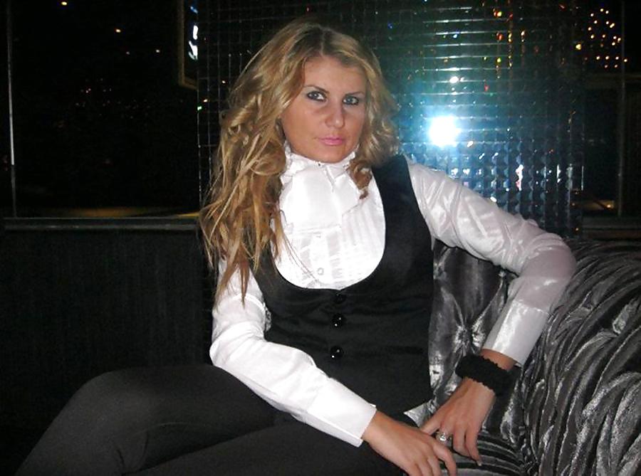 8P Romanian MILF Slut Roxana
