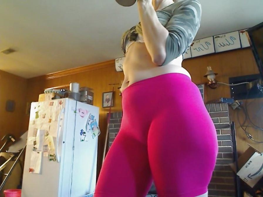25P Ass and Soles Hot Tall Big Butt Mom!