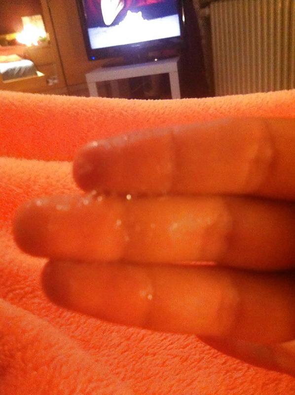 6P Teen girl fingering her wet pussy