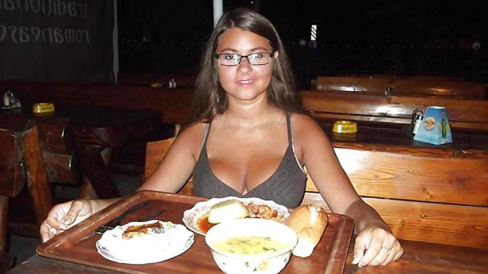 22P Romanian girl: Simona