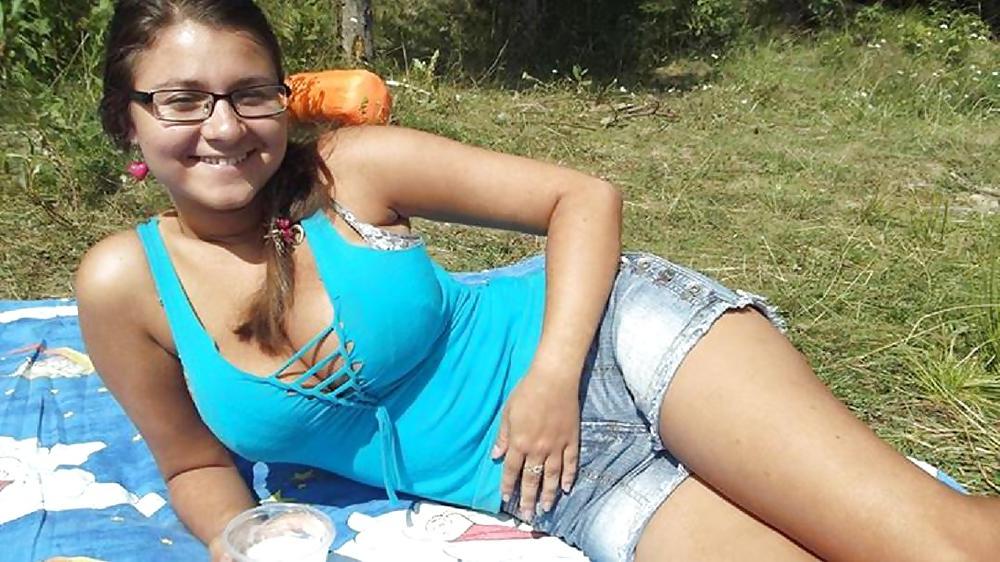 22P Romanian girl: Simona