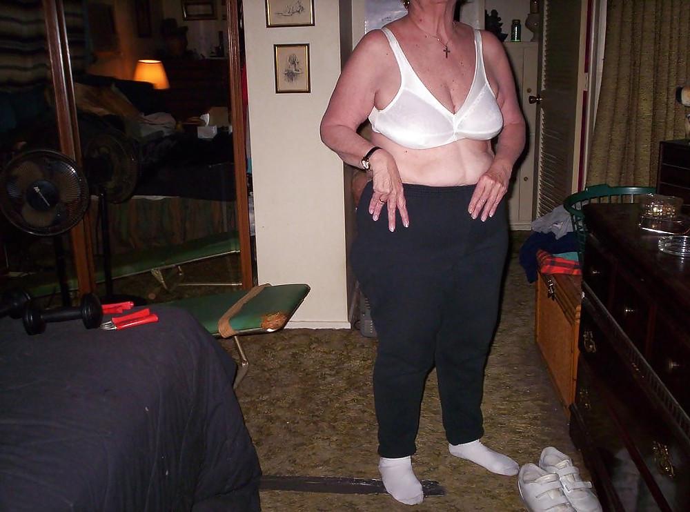 25P Bras on random women 6