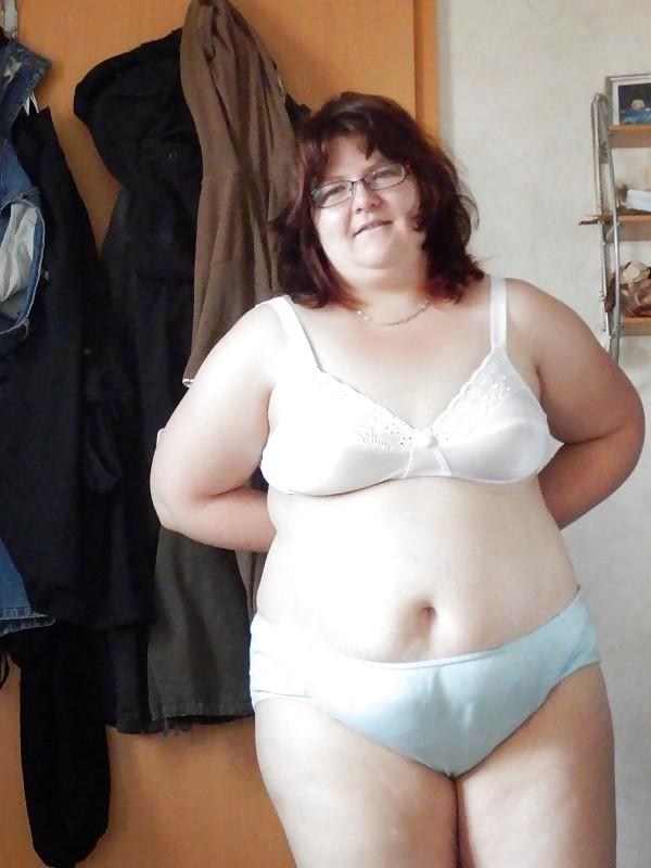 25P Bras on random women 6