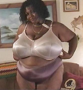 25P Bras on random women 6