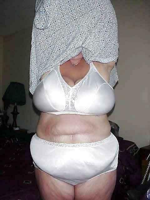 25P Bras on random women 6
