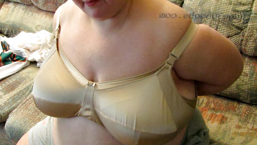 25P Bras on random women 6