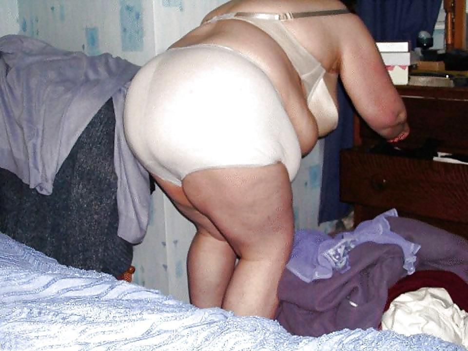 25P Bras on random women 6