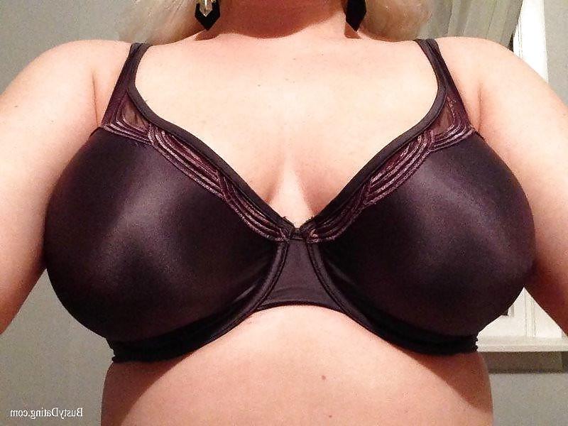 25P Bras on random women 6