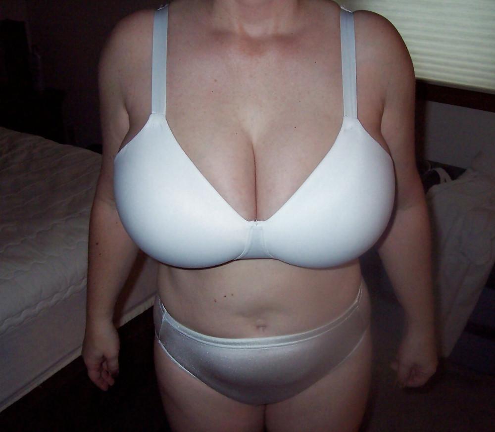 25P Bras on random women 6