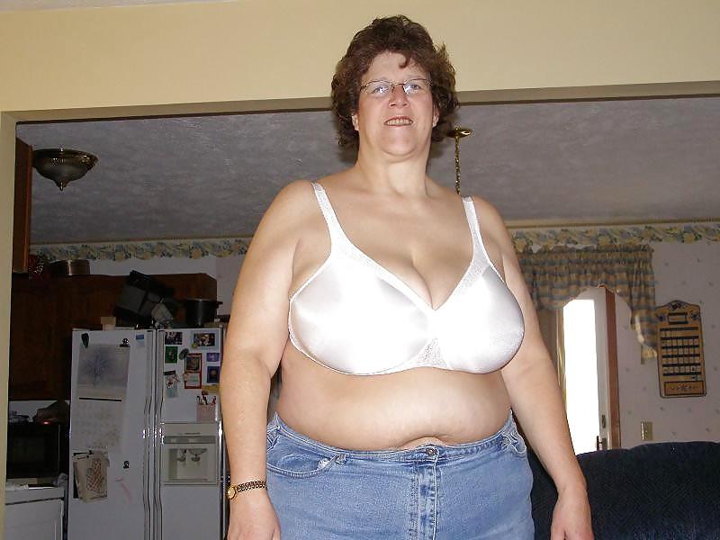 25P Bras on random women 6