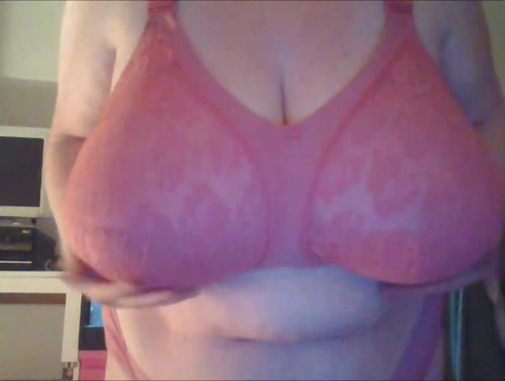 25P Bras on random women 6