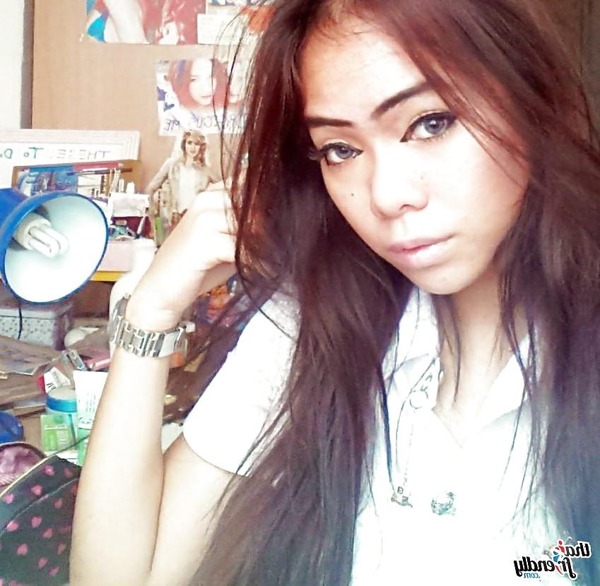 18P Young & sexy Thai College girls.