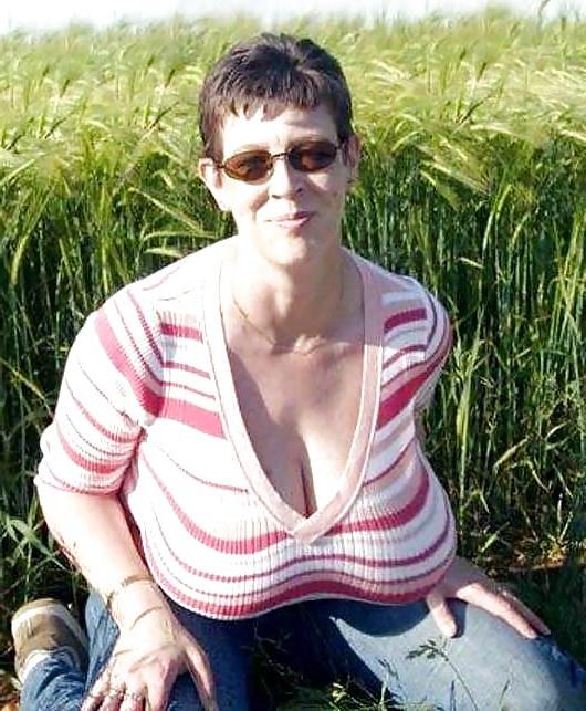 24P Random non nude busty women