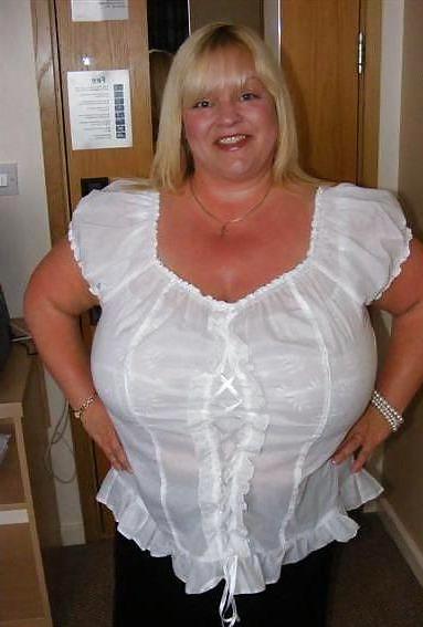 24P Random non nude busty women