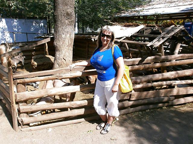 24P Random non nude busty women