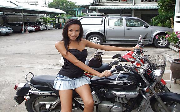 25P Bangkok Ladyboy Aum