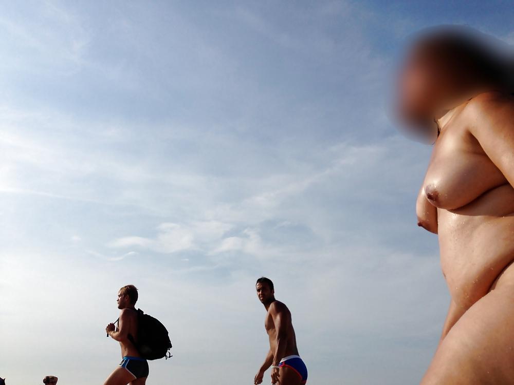 25P Hairy thick wife at nude beach