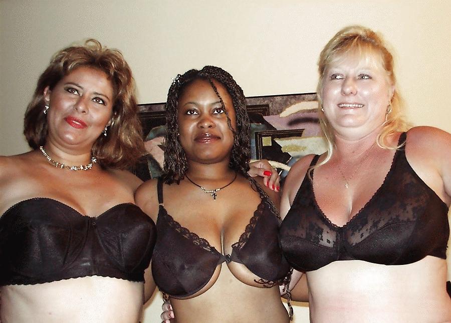 25P Bras on random women 7