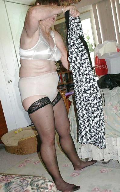 25P Bras on random women 7