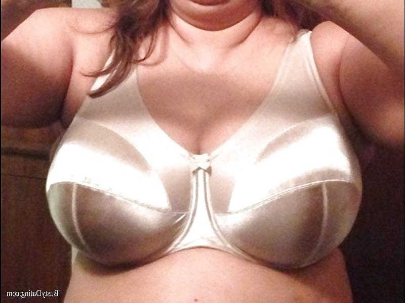 25P Bras on random women 7