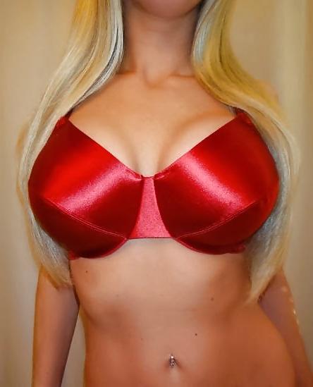 25P Bras on random women 7