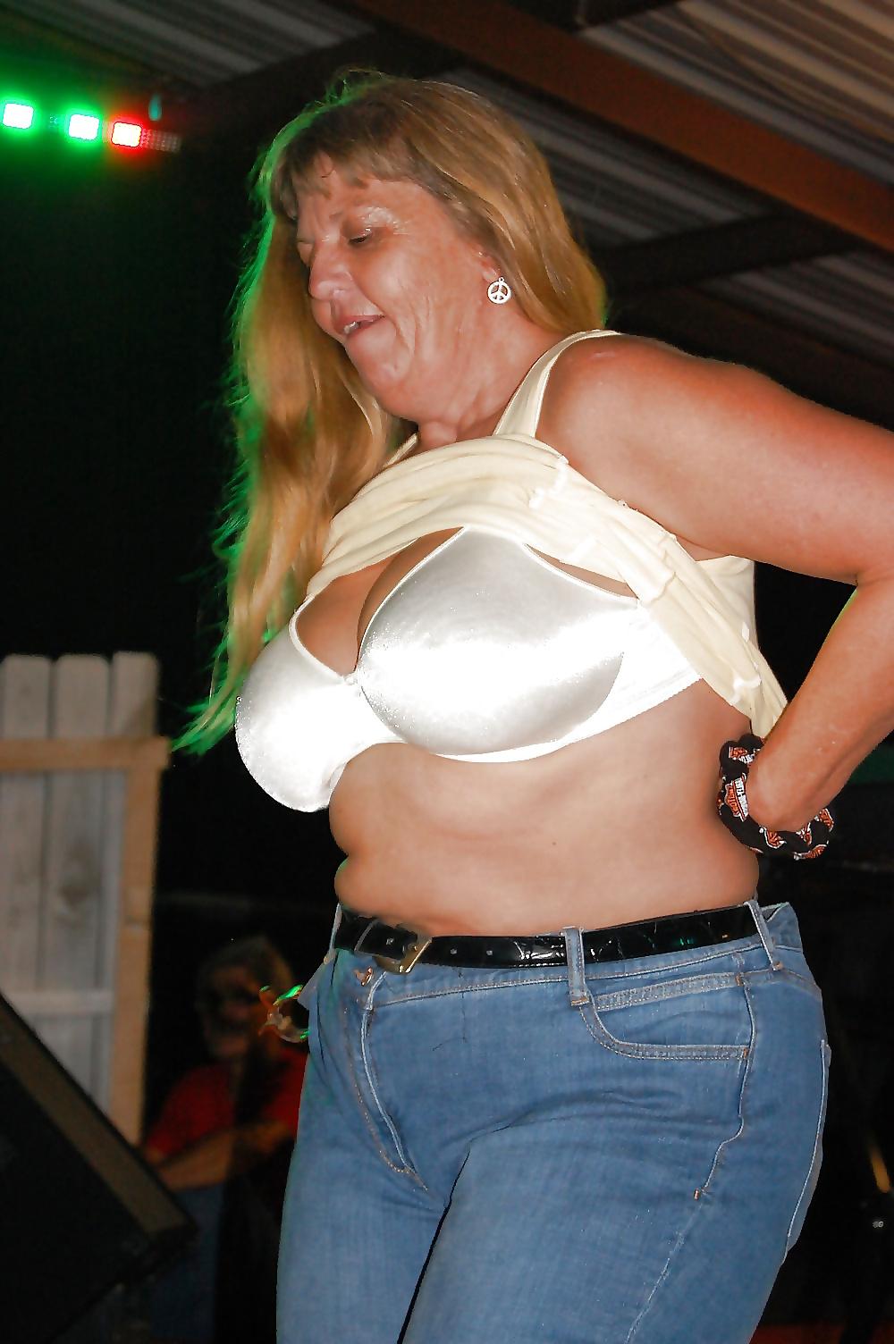 25P Bras on random women 7