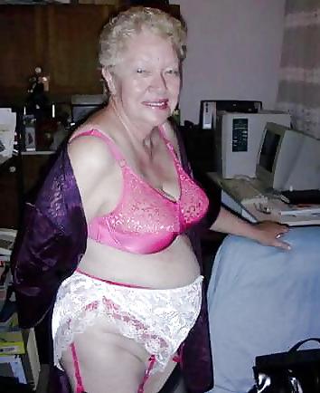 25P Bras on random women 7