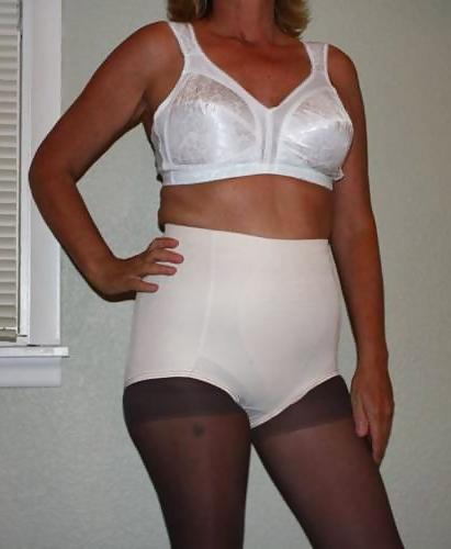 25P Bras on random women 7