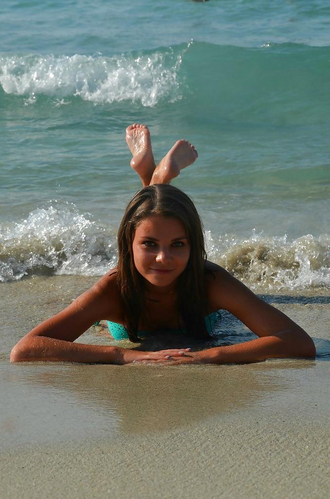 25P Barefoot Russian Women (part 4)