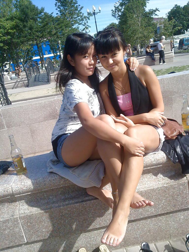 25P Barefoot Russian Women (part 4)